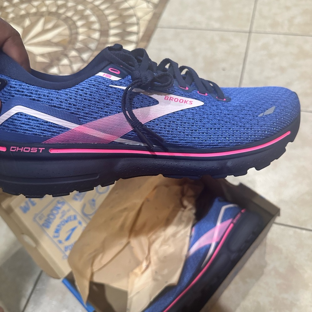 Brand New! Women’s 10.5 Ghosts 15 Brooks